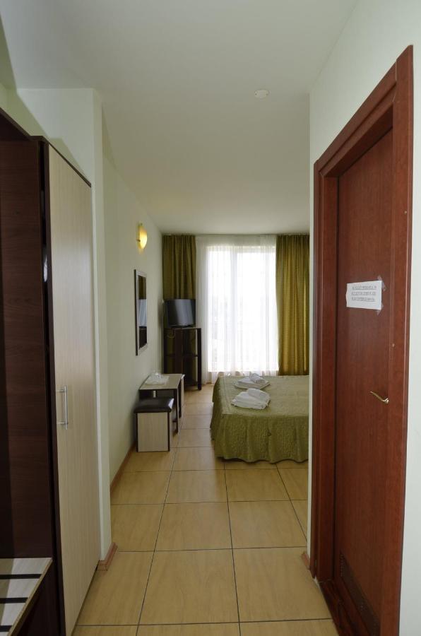 Hotel Intim Костинещи Екстериор снимка