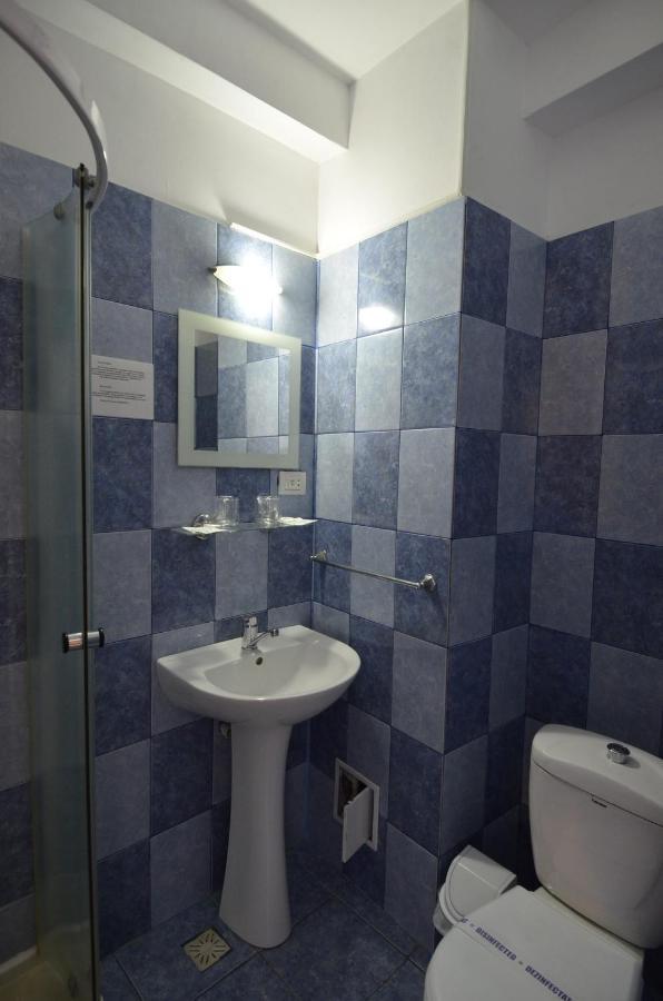 Hotel Intim Костинещи Екстериор снимка