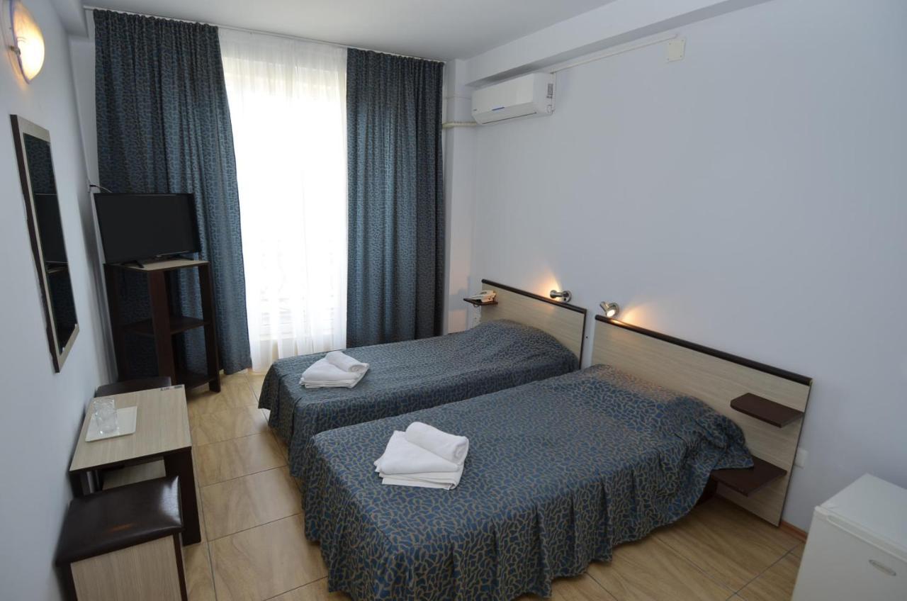 Hotel Intim Костинещи Екстериор снимка